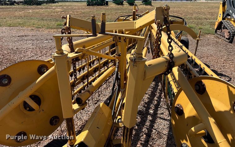 image for item EM0592 Vermeer R23 Twin Rake hay rake