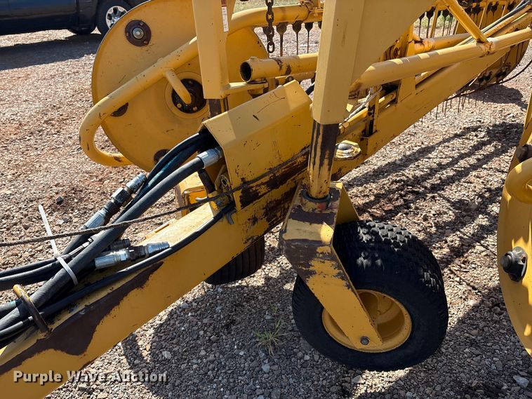 image for item EM0592 Vermeer R23 Twin Rake hay rake