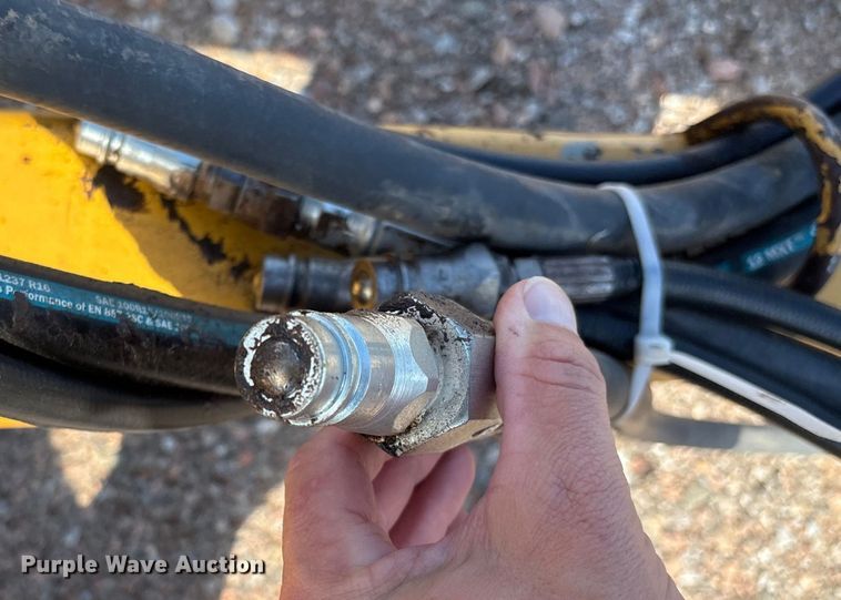 image for item EM0592 Vermeer R23 Twin Rake hay rake