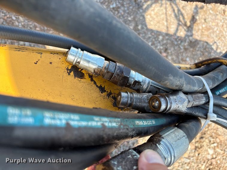 image for item EM0592 Vermeer R23 Twin Rake hay rake