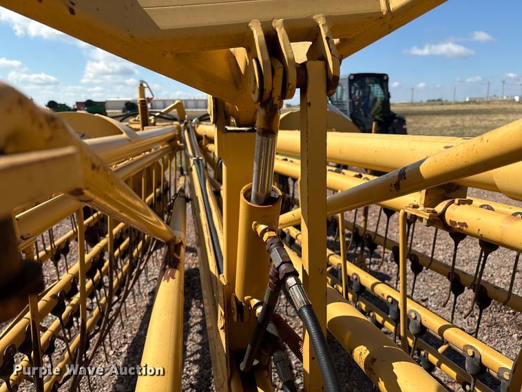 image for item EM0592 Vermeer R23 Twin Rake hay rake