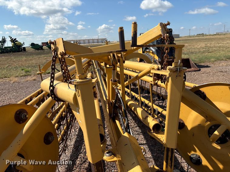 image for item EM0592 Vermeer R23 Twin Rake hay rake