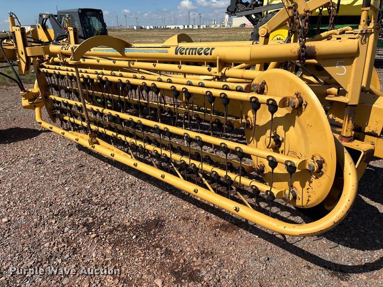 image for item EM0592 Vermeer R23 Twin Rake hay rake