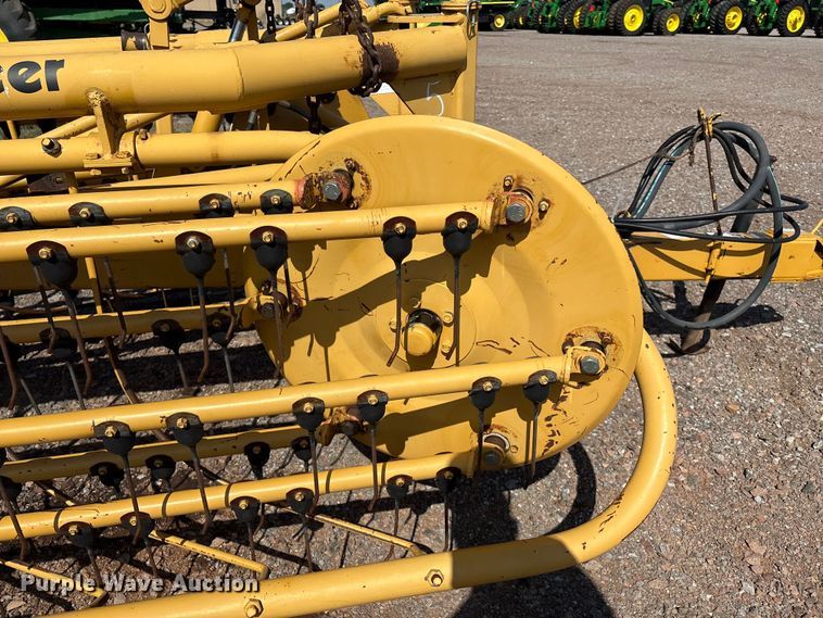 image for item EM0592 Vermeer R23 Twin Rake hay rake