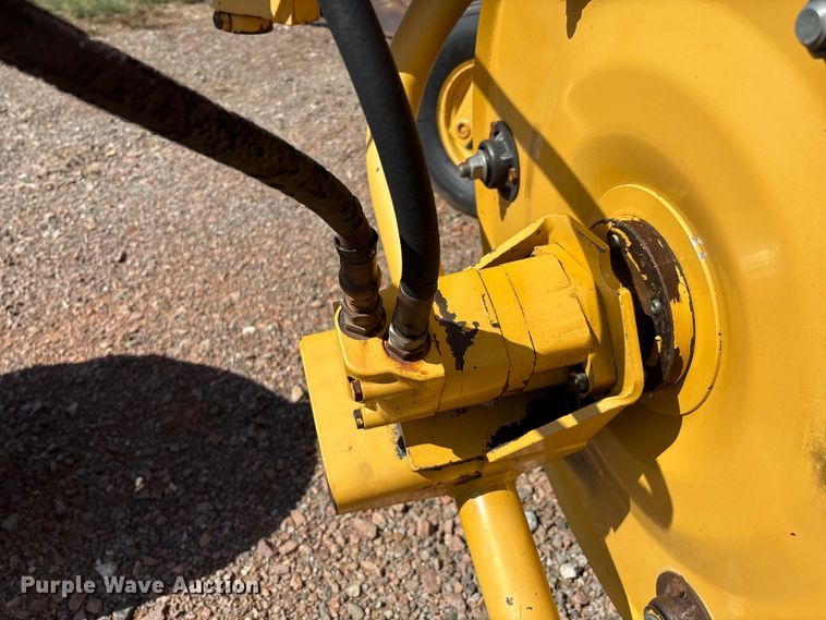 image for item EM0592 Vermeer R23 Twin Rake hay rake