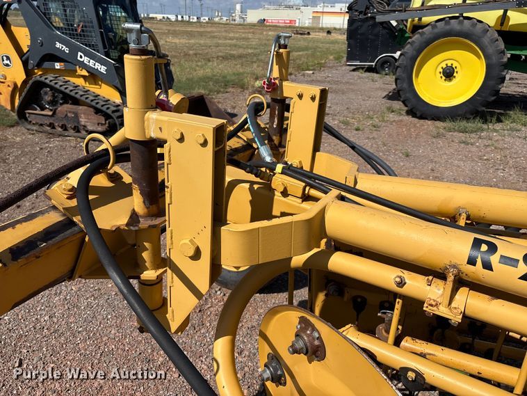 image for item EM0592 Vermeer R23 Twin Rake hay rake