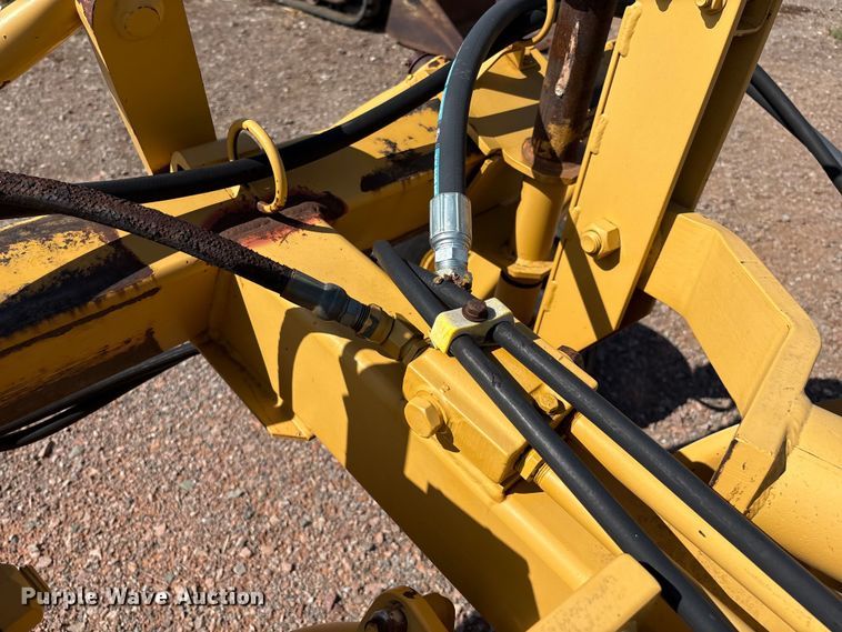 image for item EM0592 Vermeer R23 Twin Rake hay rake