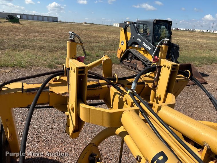 image for item EM0592 Vermeer R23 Twin Rake hay rake