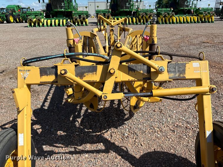 image for item EM0592 Vermeer R23 Twin Rake hay rake