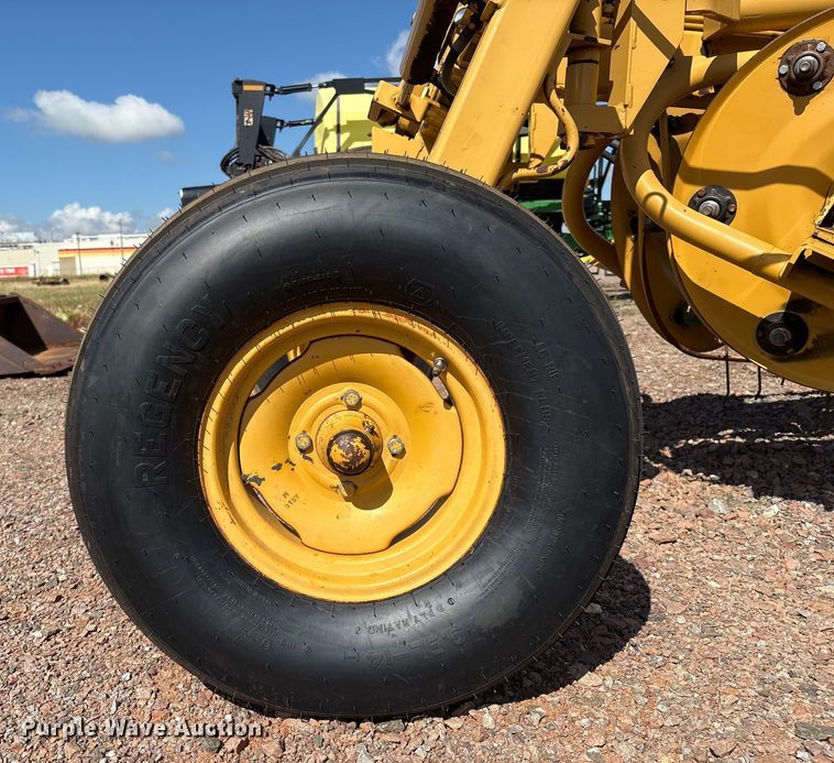 image for item EM0592 Vermeer R23 Twin Rake hay rake