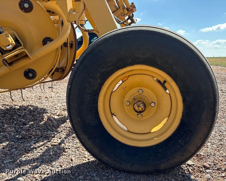 image for item EM0592 Vermeer R23 Twin Rake hay rake