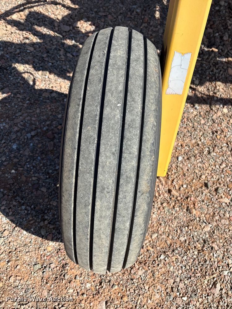 image for item EM0592 Vermeer R23 Twin Rake hay rake