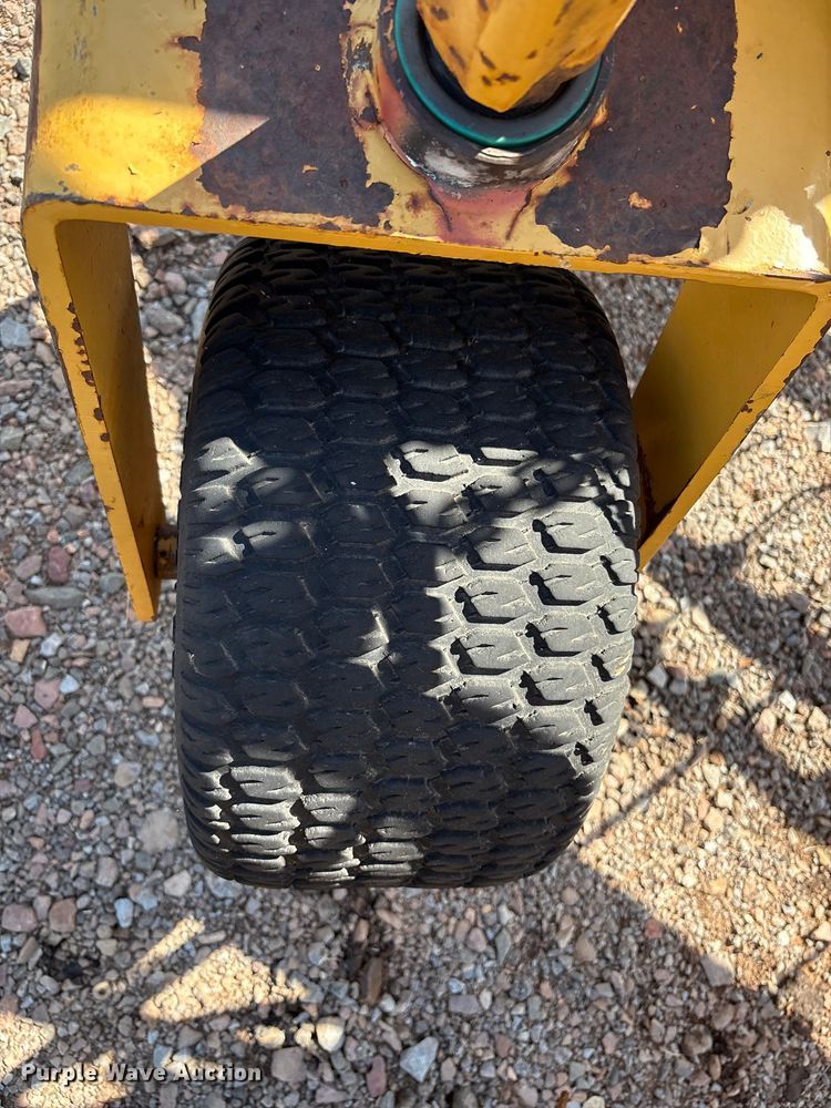 image for item EM0592 Vermeer R23 Twin Rake hay rake