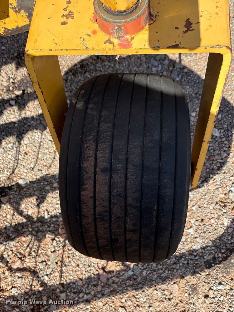 image for item EM0592 Vermeer R23 Twin Rake hay rake