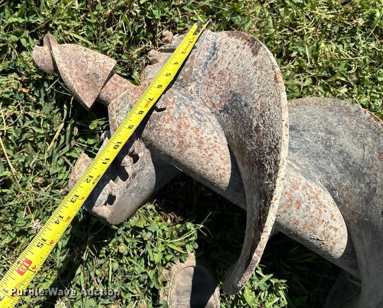 image for item EM2327 2004 CAT A14B Post hole auger