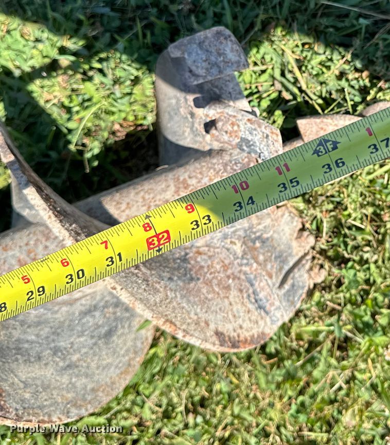 image for item EM2327 2004 CAT A14B Post hole auger