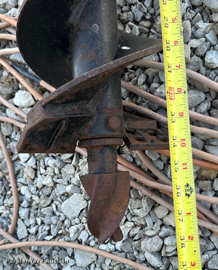 image for item EM2327 2004 CAT A14B Post hole auger