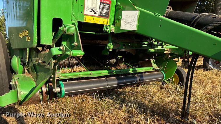 image for item EN5571 2008 John Deere 468 MegaWide Plus round baler