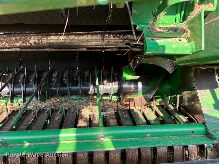 image for item EN5571 2008 John Deere 468 MegaWide Plus round baler