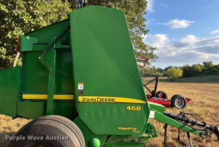 image for item EN5571 2008 John Deere 468 MegaWide Plus round baler