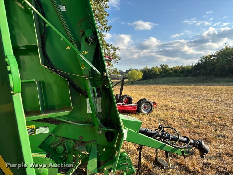 image for item EN5571 2008 John Deere 468 MegaWide Plus round baler