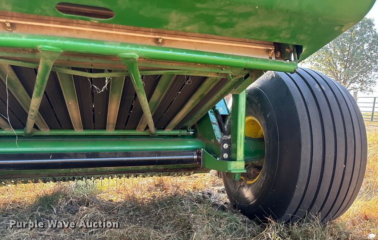 image for item EN5571 2008 John Deere 468 MegaWide Plus round baler