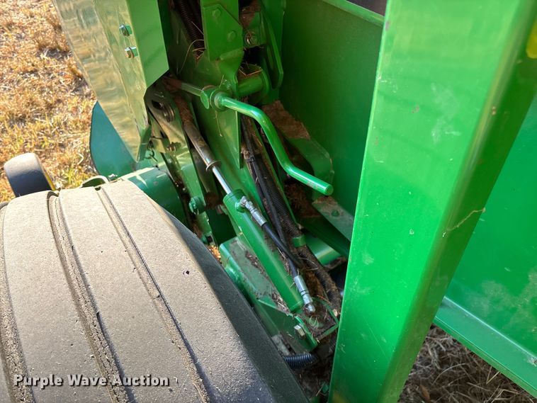 image for item EN5571 2008 John Deere 468 MegaWide Plus round baler