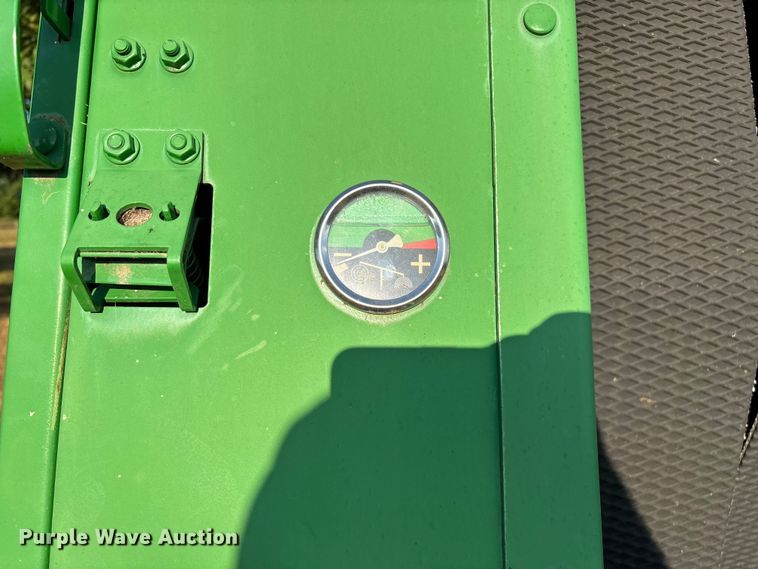 image for item EN5571 2008 John Deere 468 MegaWide Plus round baler