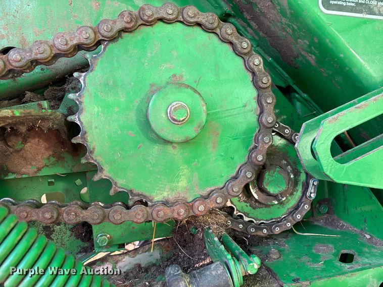 image for item EN5571 2008 John Deere 468 MegaWide Plus round baler