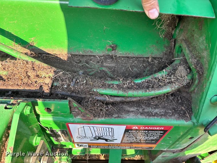 image for item EN5571 2008 John Deere 468 MegaWide Plus round baler