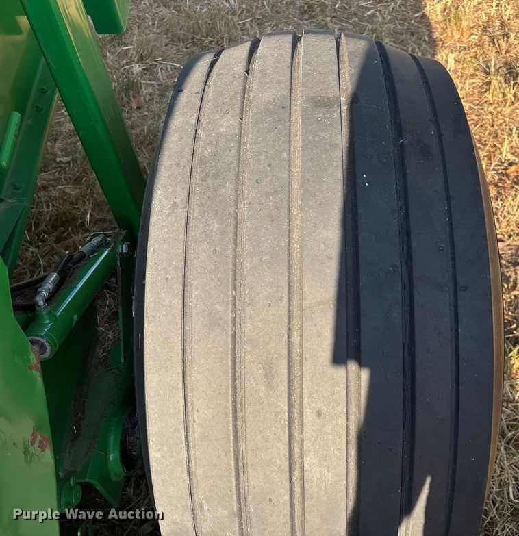 image for item EN5571 2008 John Deere 468 MegaWide Plus round baler