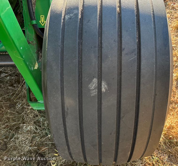 image for item EN5571 2008 John Deere 468 MegaWide Plus round baler