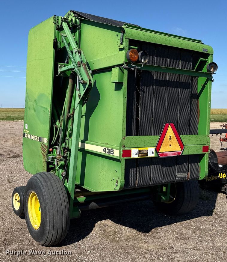 image for item EP0506 John Deere 435 round baler