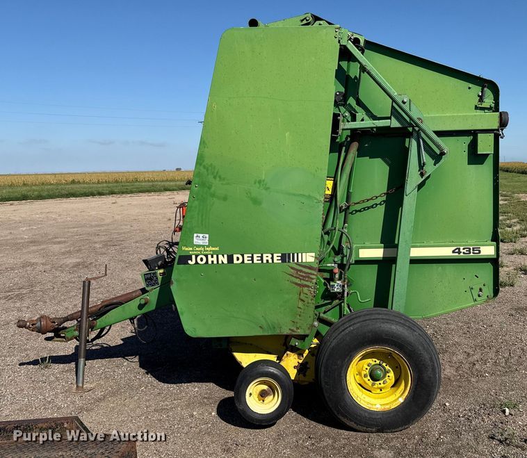 image for item EP0506 John Deere 435 round baler