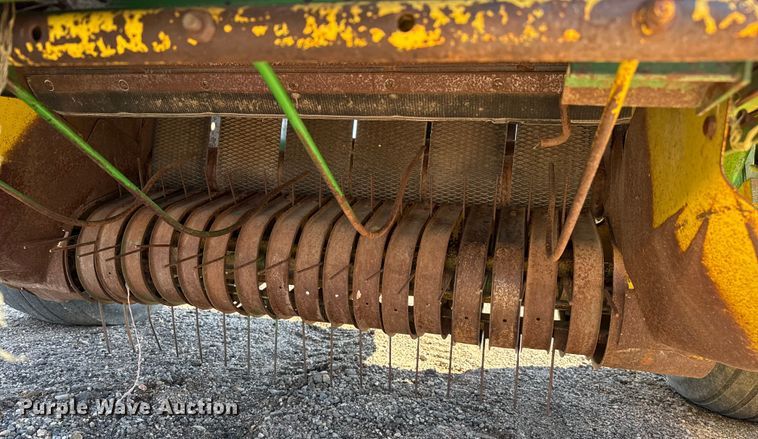 image for item EP0506 John Deere 435 round baler