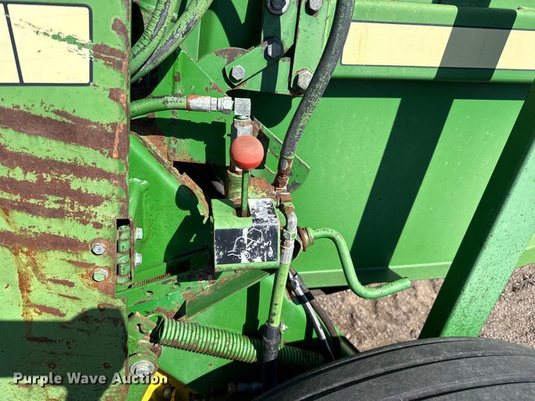 image for item EP0506 John Deere 435 round baler