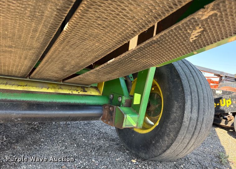 image for item EP0506 John Deere 435 round baler