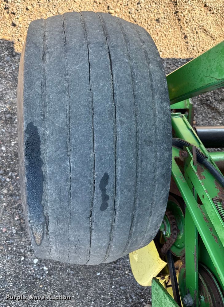 image for item EP0506 John Deere 435 round baler