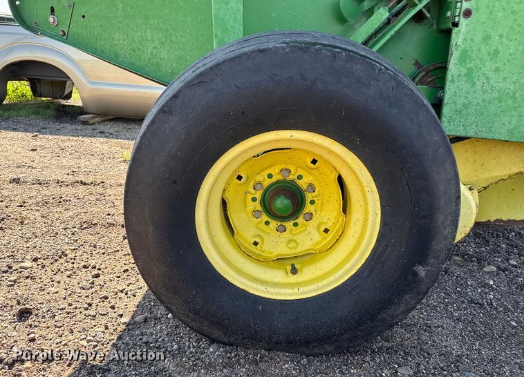 image for item EP0506 John Deere 435 round baler