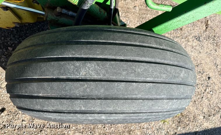 image for item EP0506 John Deere 435 round baler