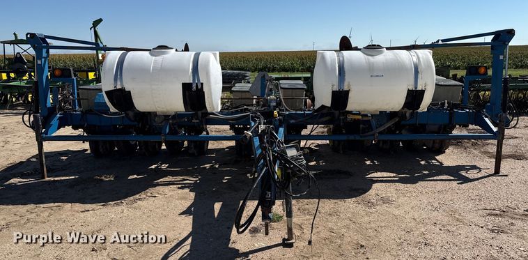 image for item EP0511 Kinze 2000 planter