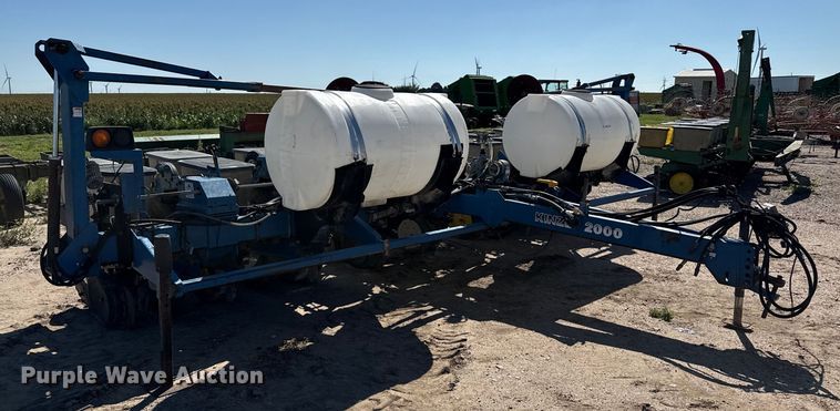image for item EP0511 Kinze 2000 planter