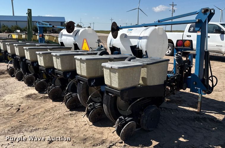 image for item EP0511 Kinze 2000 planter