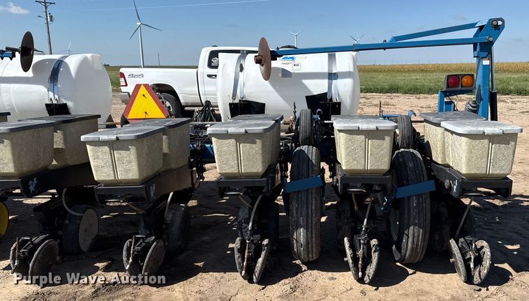 image for item EP0511 Kinze 2000 planter