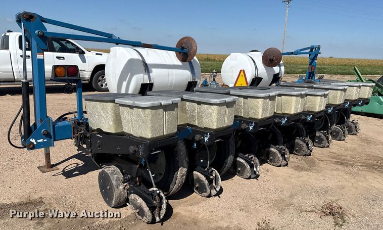 image for item EP0511 Kinze 2000 planter