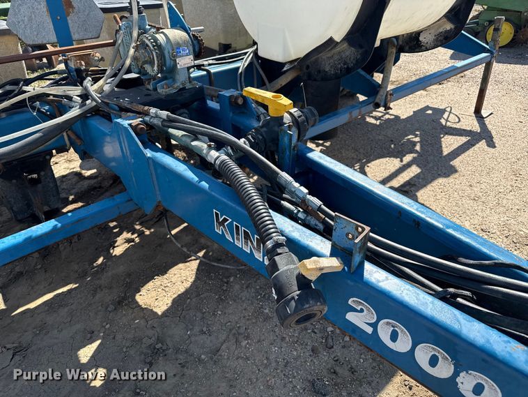 image for item EP0511 Kinze 2000 planter