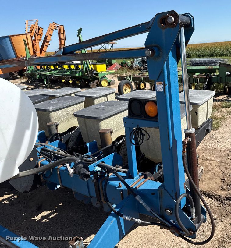 image for item EP0511 Kinze 2000 planter