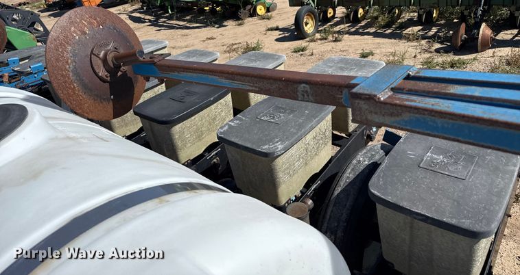 image for item EP0511 Kinze 2000 planter