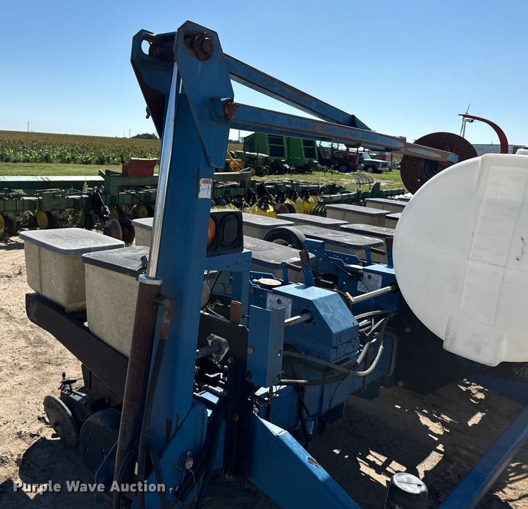 image for item EP0511 Kinze 2000 planter