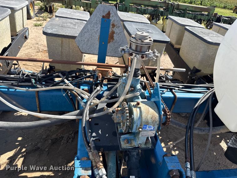 image for item EP0511 Kinze 2000 planter